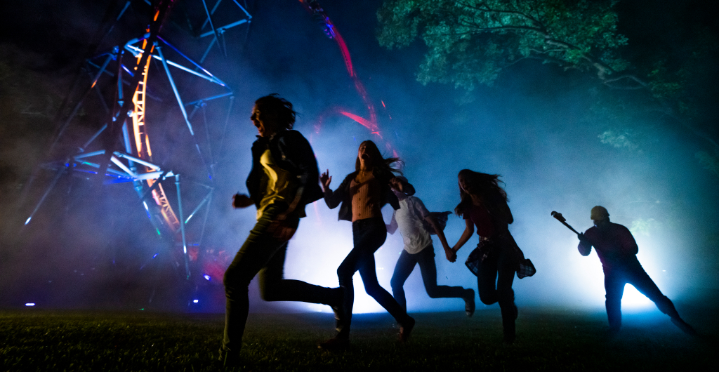 People running from scare actor