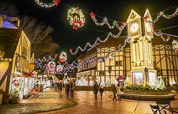 See all the light displays at Christmas Town
